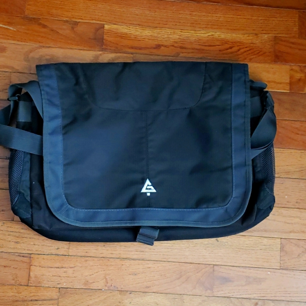 Laptop travel bag